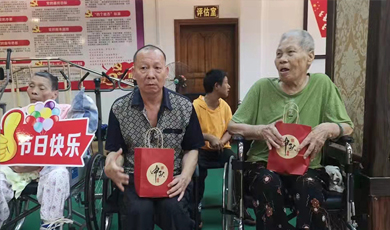 祝大家：月圆人安中秋快乐！
