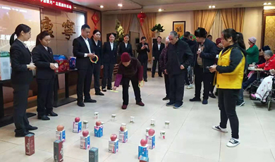 感谢贺州金融团工委桂东农合行团委联合走进水月宫养老院开展献爱心、送温暖活动