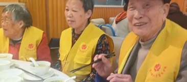 充满朴实市井气息的早茶，让爷爷奶奶有满满的参与感，打破传统束缚、慢品生活气息